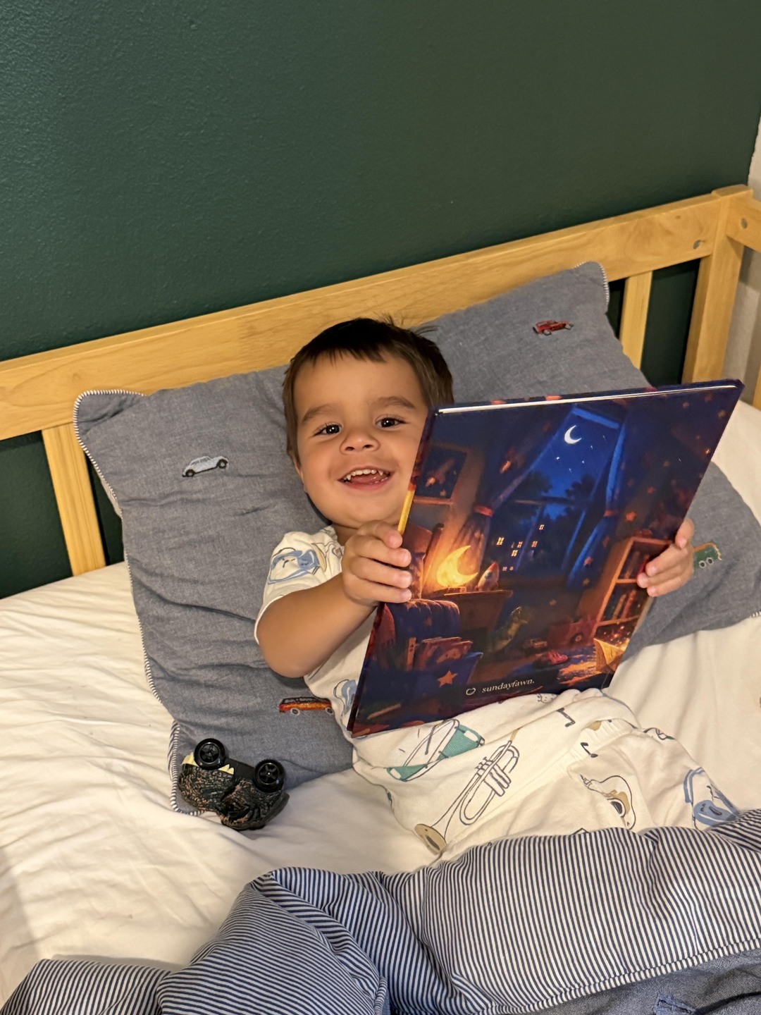 That smile, with his story open in his hands.